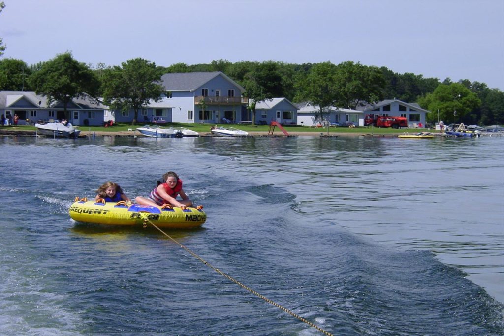 lakeshamineau9 Auger's Pine View Resort